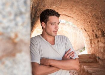 Η Γη της Ελιάς: Επιστρέφει από την Ισπανία ο Στέφανος;