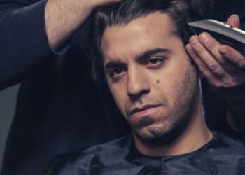 Ο Άγγελος στην σειρά παγιδευμένοι δηλητηριάζεται