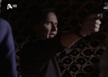 Σασμός: Ο Φαρμάκης σήκωσε όπλο στον Λευτέρη και το twitter ταράχτηκε: «Ευθύμη σύνελθε»