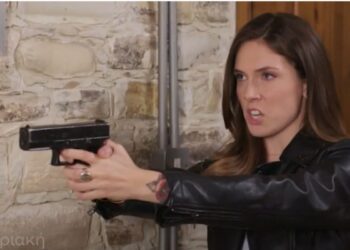 Η Γη της Ελιάς: Η Μυρτάλη ξεφεύγει και σημαδεύει με όπλο τον Αλέξη