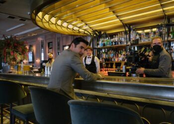 Ο Χριστόφορος Παπακαλιάτης NEtflix