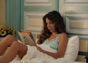 H Ζέτα στην σειρά αυτή η νύχτα μένει