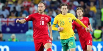 Οι ποδοσφαιριστές της Αυστραλίας και της Δανίας