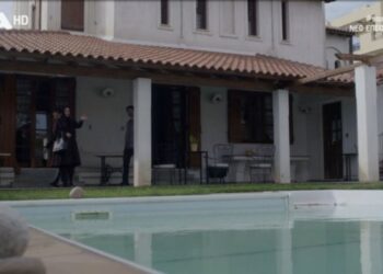 Σασμός - To twitter γλεντάει την Καλλιόπη για το σπίτι με την πισίνα: «Να την δούμε με μαγιό και τι στο κόσμο»