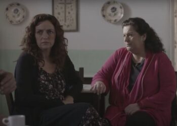 παπαδιά στο καφενείο στη σειρά Σασμός