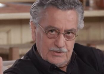 Ο Ισίδωρος που μιλά στην Ιουλία για τον Στάθη