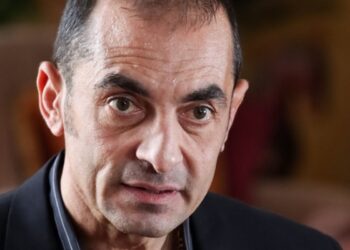 ΣτΟργή: Ο Σάκης λυγίζει μιλώντας για τα δύσκολα παιδικά του χρόνια - Απόσπασμα