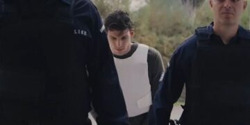 Γη της Ελιάς: Ο Χρήστος στον ανακριτή