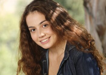 Η Γη της Ελιάς – Η Άννα ατάραχη μιλά στην Ευτυχία: «Σαν το βόδι με κοίταζε»