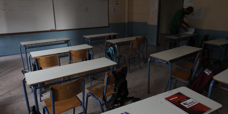Πανελλήνιες Επιστρέφουν στα θρανία οι μαθητές – Πότε κλείνουν τα 750x375, Sfirixtra.gr