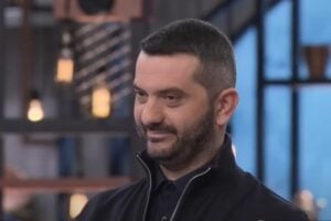 Ο Λεωνίδας Κουτσόπουλος σε πλάνο από το MasterChef
