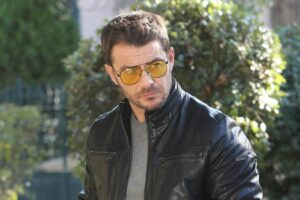 Η Γη της Ελιάς: O Ορέστης καταφθάνει και τα κουτσομπολιά στην Μάνη παίρνουν φωτιά