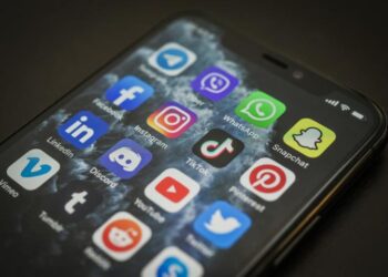 Social Media Μόνο με άδεια των γονιών για τα παιδιά 350x250, Sfirixtra.gr