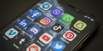 Social Media Μόνο με άδεια των γονιών για τα παιδιά 360x180, Sfirixtra.gr