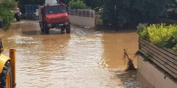 Σοβαρά προβλήματα στην Εύβοια από τις πλημμύρες δεκάδες εγκλωβισμένοι 360x180, Sfirixtra.gr
