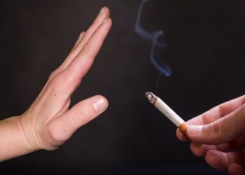 Επικίνδυνο για τα παιδιά το κάπνισμα ενηλίκων μέσα στα αυτοκίνητα 350x250, Sfirixtra.gr