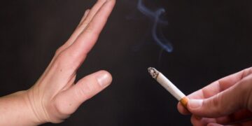Επικίνδυνο για τα παιδιά το κάπνισμα ενηλίκων μέσα στα αυτοκίνητα 360x180, Sfirixtra.gr