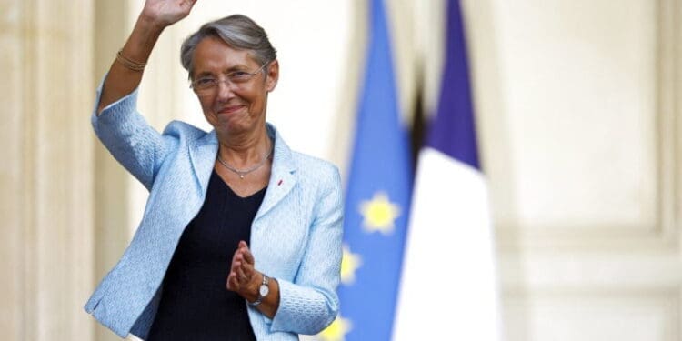 Γαλλία Παραιτήθηκε η πρωθυπουργός Ελιζαμπέτ Μπορν, Sfirixtra.gr